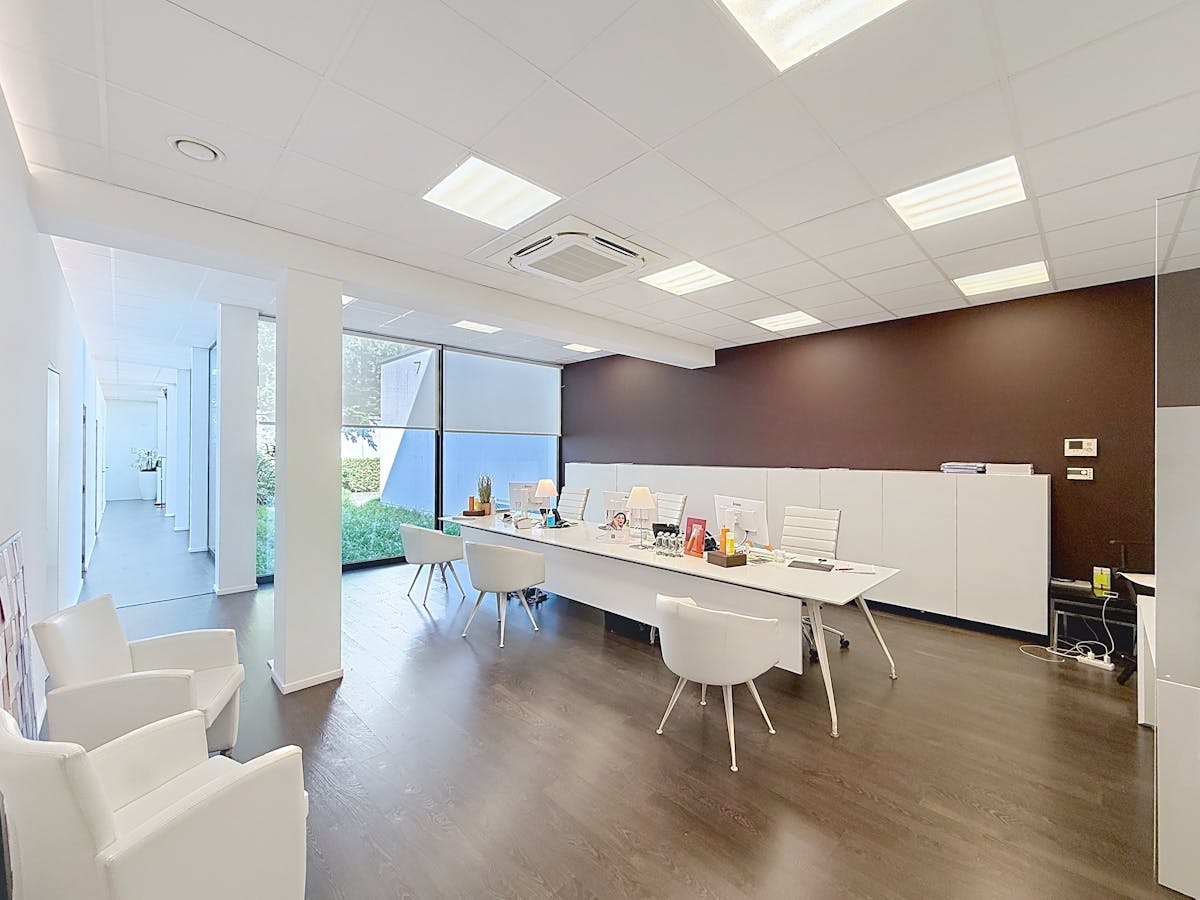Office or practice space (300 m²) for rent in the heart of Ghent - photo 2