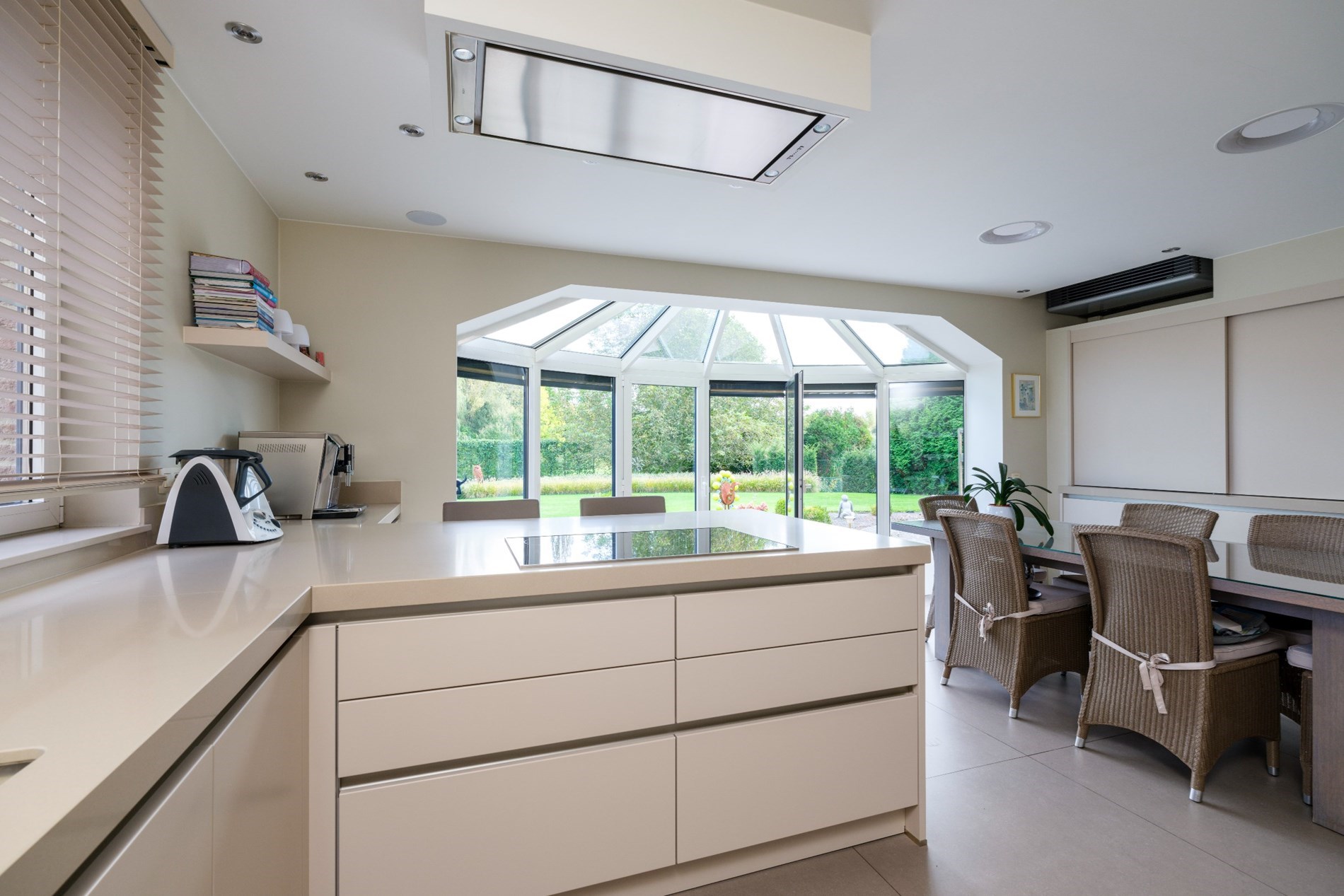 Très spacieuse maison avec 6 chambres et des espaces de bureau - photo 5