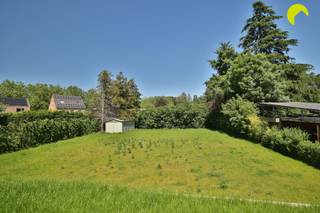 <p><span>On a central location, near the center of Wommelgem, we offer you this completely renovated villa (180m²) located on a plot of no less than 1143m².</span></p><p><span>In the immediate vicinity you will find stores, schools, public transport and connecting roads.</span></p><p><span>The house was completely renovated after 2024 and meets current standards.</span></p><p><span> </span></p><p><span>There is double glazing throughout with aluminum joinery. The central heating runs on gas (condensation-Vaillant) and the electricity conforms to the regulations of the AREI.</span></p><p><span>After inspection, the house was also categorized as "asbestos safe".</span></p><p><span>There are 10 solar panels combined with a battery. At the garage there is also a charging post provided for an electric car.</span></p><p><span> </span></p>