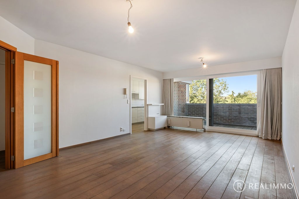 Ruim appartement met 3 slaapkamers én garage in het hartje Zwevegem! - foto 4