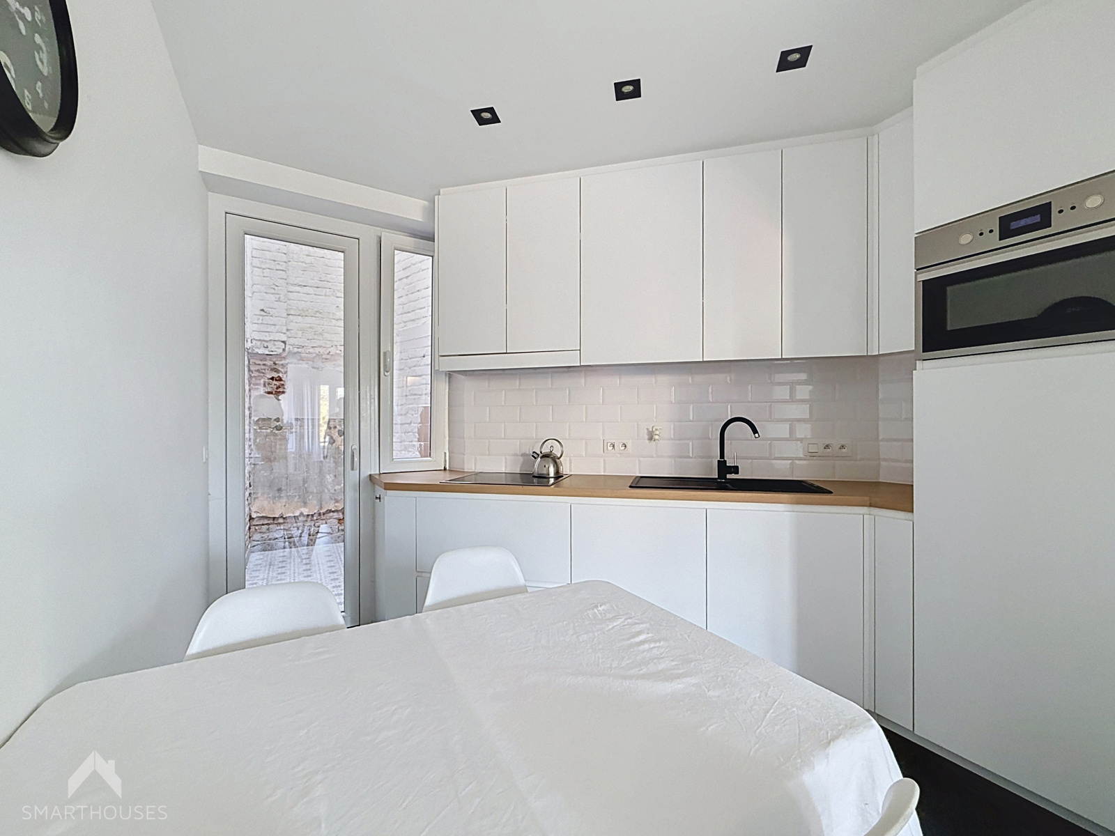 Bel-etagewoning met 2 slpkrs, ruime garage nabij strand - foto 4
