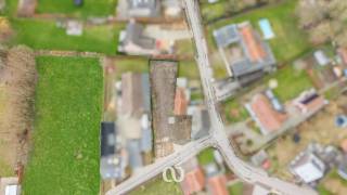 Op zoek naar een bouwgrond op een vlot bereikbare maar rustige locatie in Welden? Dit perceel biedt een mooie kans voor wie wil bouwen in een landelijke woonomgeving.<br /><br />Het gaat om een vrij gelegen stuk grond met een oppervlakte van 726 m², gelegen in de Vleesstraat in Welden. Op dit perceel geniet je hier van een goede verbinding richting Oudenaarde en omliggende gemeenten, zonder in te boeten aan rust en openheid.<br /><br />Volgens het gewestplan bevindt het perceel zich in woongebied met landelijk karakter. <br /><br />Een interessante opportuniteit voor wie op zoek is naar een goed gelegen bouwgrond met potentieel in de Vlaamse Ardennen.