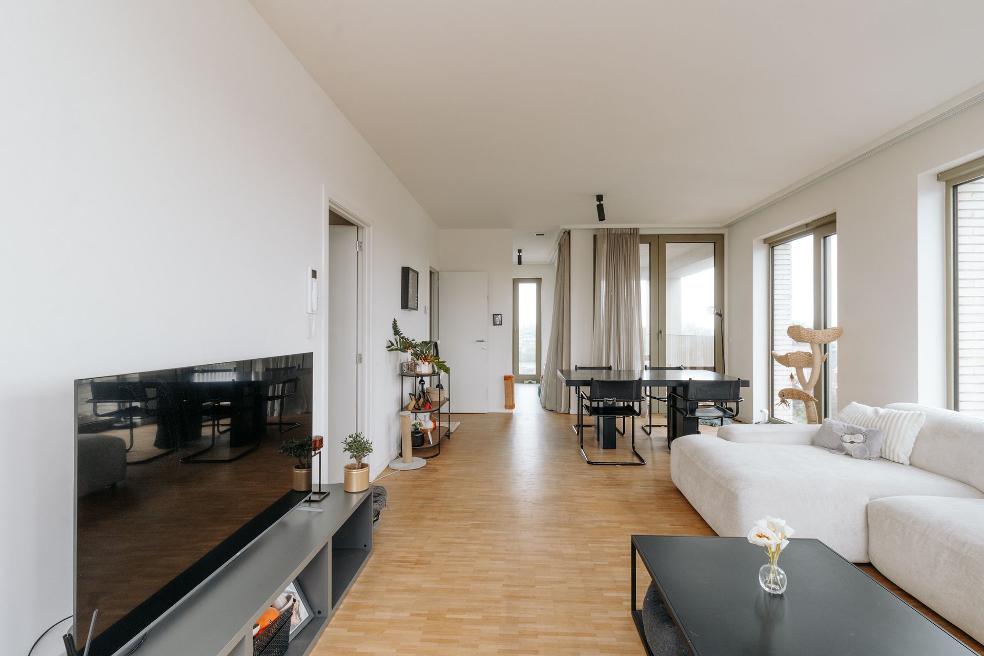 Modern en lichtrijk 2-slaapkamerappartement met terras! - foto 5