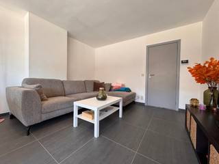 Dit appartement bevindt zich op de eerste verdieping van een kleinschalige residentie met slechts één ander appartement, zeer gunstig gelegen...