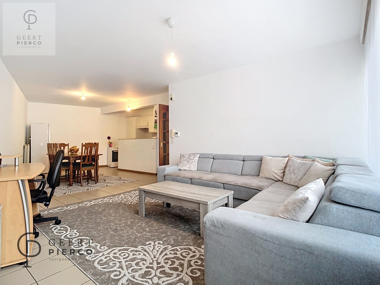 Aan Sint-Anneke 26 bus 102 te Sint-Truiden treffen we dit ruime appartement met drie slaapkamers en kelder. De centrale ligging (200m van Grote Markt) zorgt voor een optimaal bereik van winkels, station, scholen en eveneens de groene omgeving van de stads - photo 4