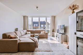 Bright apartment with 2 bedrooms and garage in Lier!EPC: BMobiscore: 8.5/10In the quiet, dead-end Guldensporenlaan in Lier, you will find this...