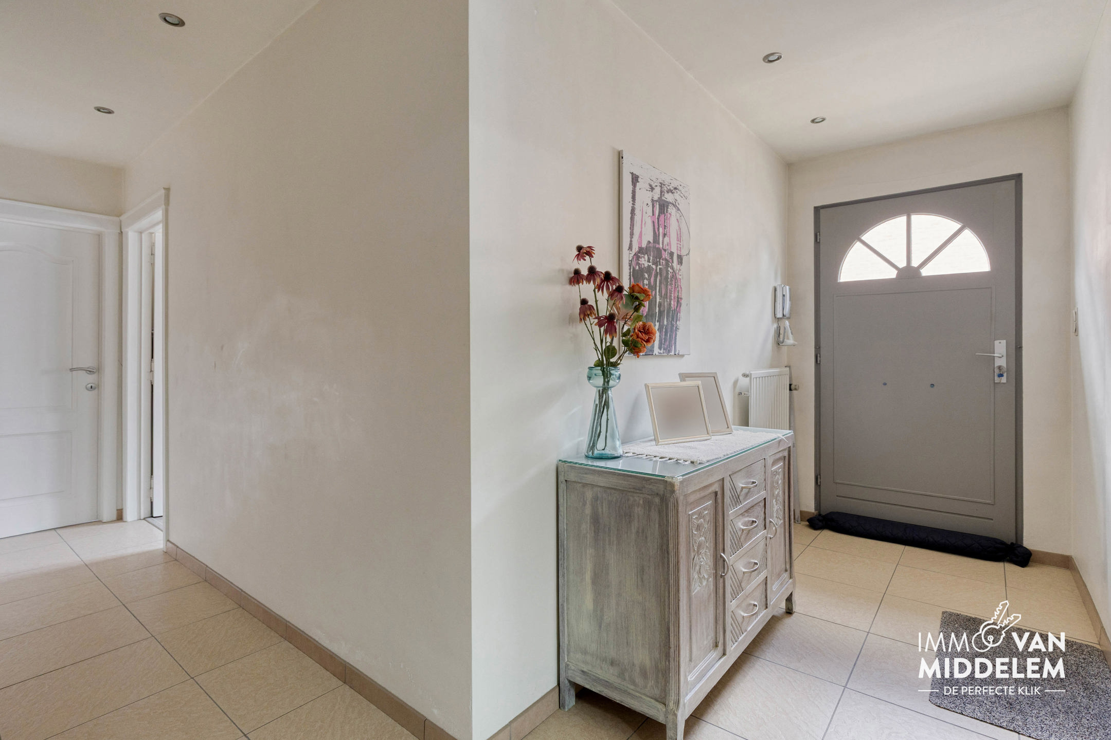 RUIME BUNGALOW MET 4 SLAAPKAMERS, GARAGE EN TUIN - foto 4