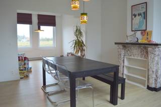 Deze warme, karaktervolle woning geniet van een uitstekende ligging in het bruisende centrum van Gullegem. Je woont hier op wandelafstand van...