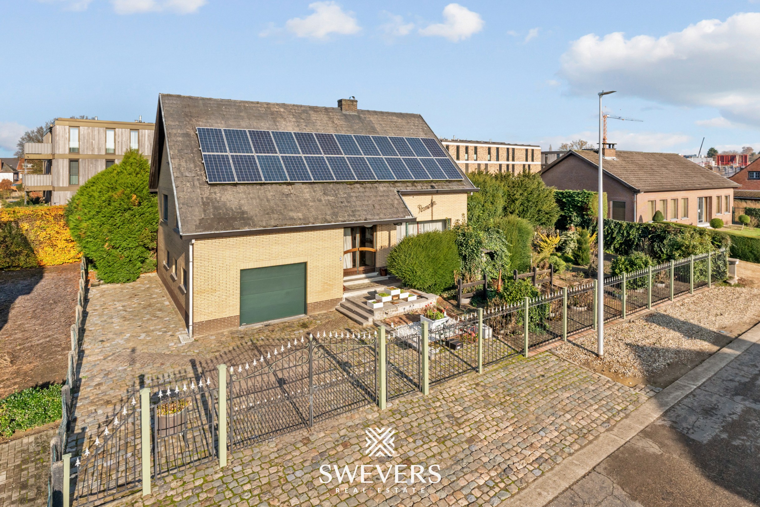 Ruime, te renoveren woning op 7a60 in centrum-Zonhoven - foto 1