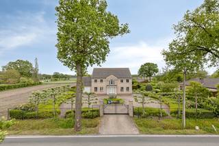 The house can be accessed through the spacious tiled entrance hall with built-in cloakroom and separate guest toilet with hand washer. Through...