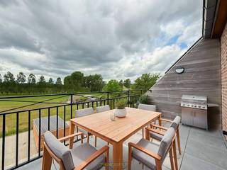 <strong>LUXUEUS NIEUWBOUWPROJECT</strong> in Brakel, afgewerkt in <strong>TIJDLOZE COTTAGE-STIJL</strong> met oog voor kwaliteit en detail. Deze kleinschalige residentie omvat <strong>9 ENERGIEZUINIGE NIEUWBOUWAPPARTEMENTEN MET 1, 2 OF 3 SLAAPKAMERS</strong>, ideaal voor alleenstaanden, koppels, jonge gezinnen of senioren. Elk appartement geniet van een do<strong>ORDACHTE INDELING, MAXIMALE LICHTINVAL</strong> en een <strong>RUIME PRIVÉ BUITENRUIMTE</strong> in de vorm van een terras of een eigen tuin. Met bewoonbare oppervlaktes van <strong>86 M² TOT 130 M² </strong>biedt dit project comfort op maat. Daarnaast zijn er <strong>13 PARKEERPLAATSEN VOORZIEN</strong>. Dankzij de centrale ligging in het hart van Brakel, <strong>DICHT BIJ WINKELS, SCHOLEN EN OPENBAAR VERVOER</strong>, én de vlotte verbinding naar omliggende steden, combineert Residentie Rano het beste van <strong>LANDELIJK WONEN MET STEDELIJKE BEREIKBAARHEID.</strong> Gezamelijke tuinberging voor fietsen en andere achteraan voorzien, alsook 2 staanplaatsen met oplaadpunt voor wagens en vooraan 1 gehandicapten en 1 extra bezoekersparking.. Kwalitatief <strong>WONEN, DUURZAME TECHNIEKEN EN EEN HOOG WOONCOMFORT</strong> maken van Residentie Rano een slimme vastgoedinvestering én een warme thuis. <br /><br />Verkoop valt onder 21% BTW!<br /><br />Adres: Herreweg 35 te Brakel