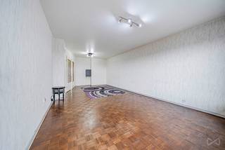 Info: bruxelles.ouest@weinvest.be or 02 315 77 22 | Located in a quiet and green neighborhood of Jette, this pleasant two-bedroom apartment...