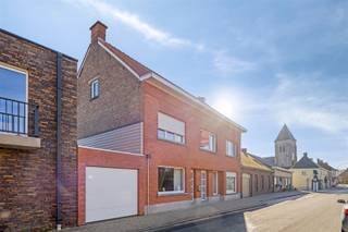 Ruime te renoveren woning in het centrum van Petegem-aan-de-ScheldeDeze ruime woning, gelegen in de charmante deelgemeente Petegem-aan-de-Schelde,...