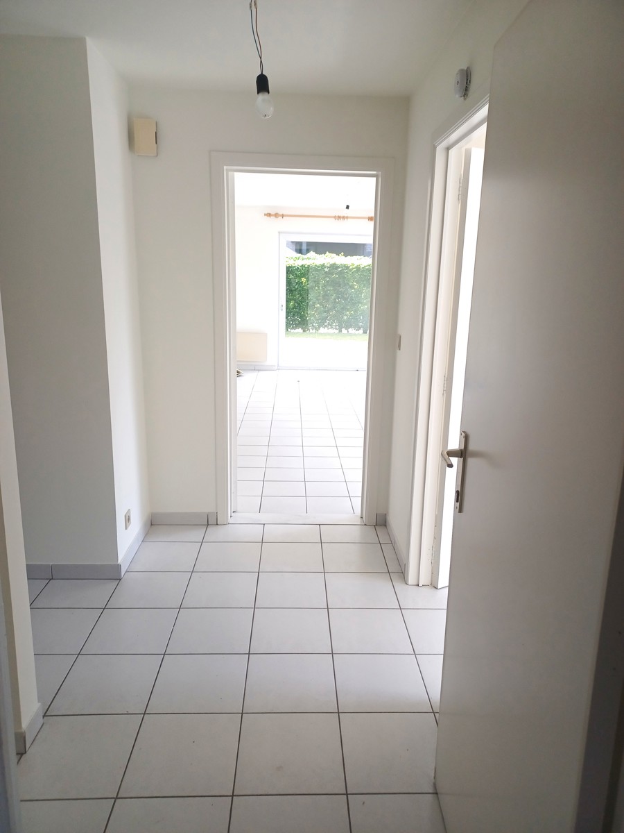 Gelijkvloersappartement met terras en autostaplaats - foto 4