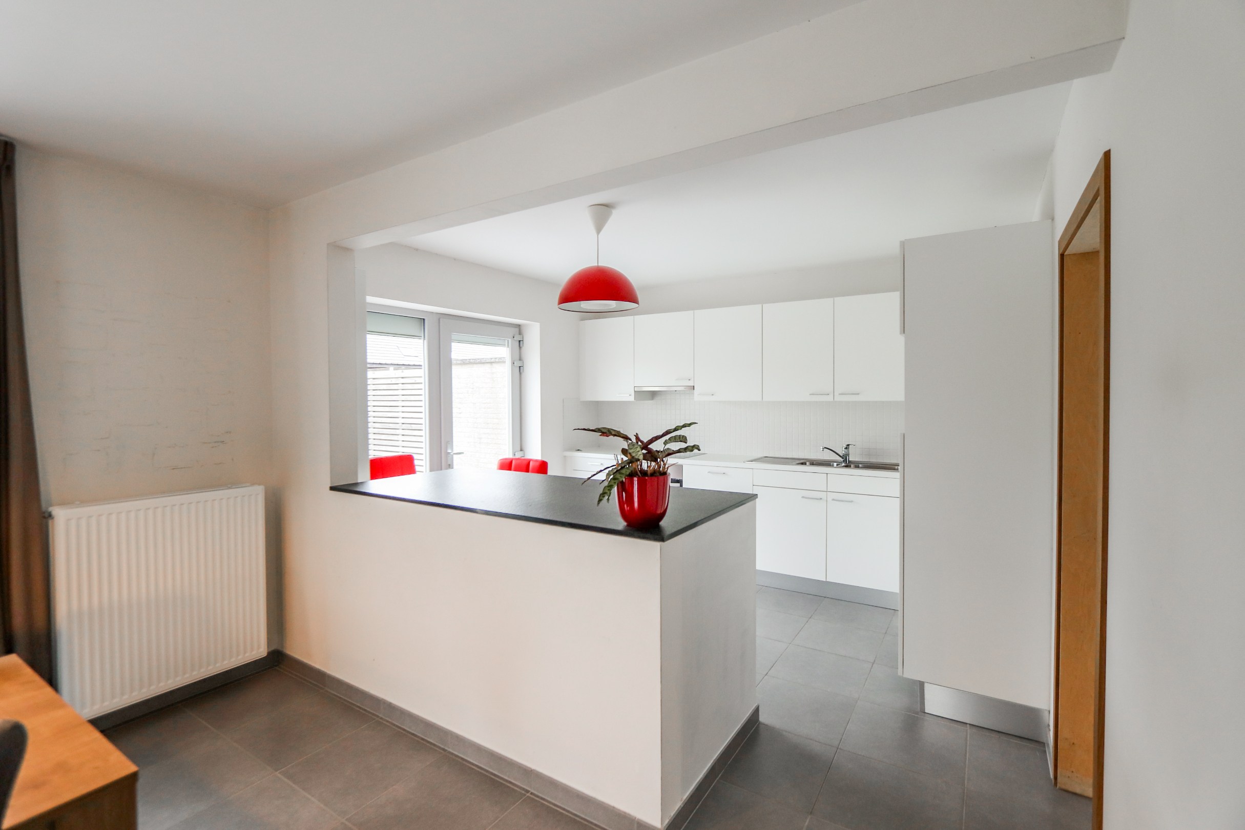 RECENTE GEZINSWONING MET TUIN EN GARAGE - foto 4