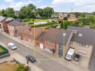 Deze verzorgde doch op te frissen woning is gelegen langs de Hoogstraat ter hoogte van nummer 81, op een zuidwest gericht perceel van 10a.Op een...