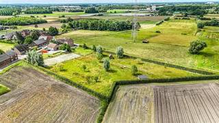 Deze charmante paardeneigendom is gelegen te Tisselt, deelgemeente van Willebroek, centraal gelegen tussen de grootsteden Antwerpen en Brussel...
