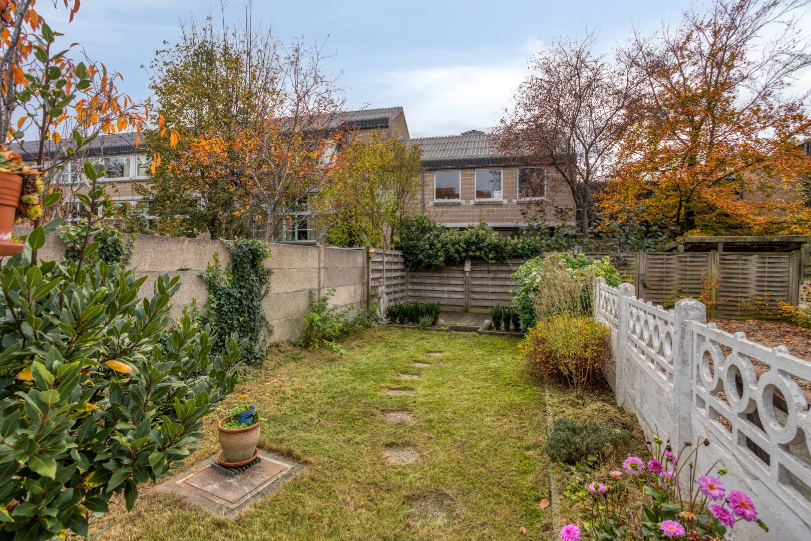 Centrumwoning met mini-atelier, 4 slks en zuid-gerichte tuin. - foto 3