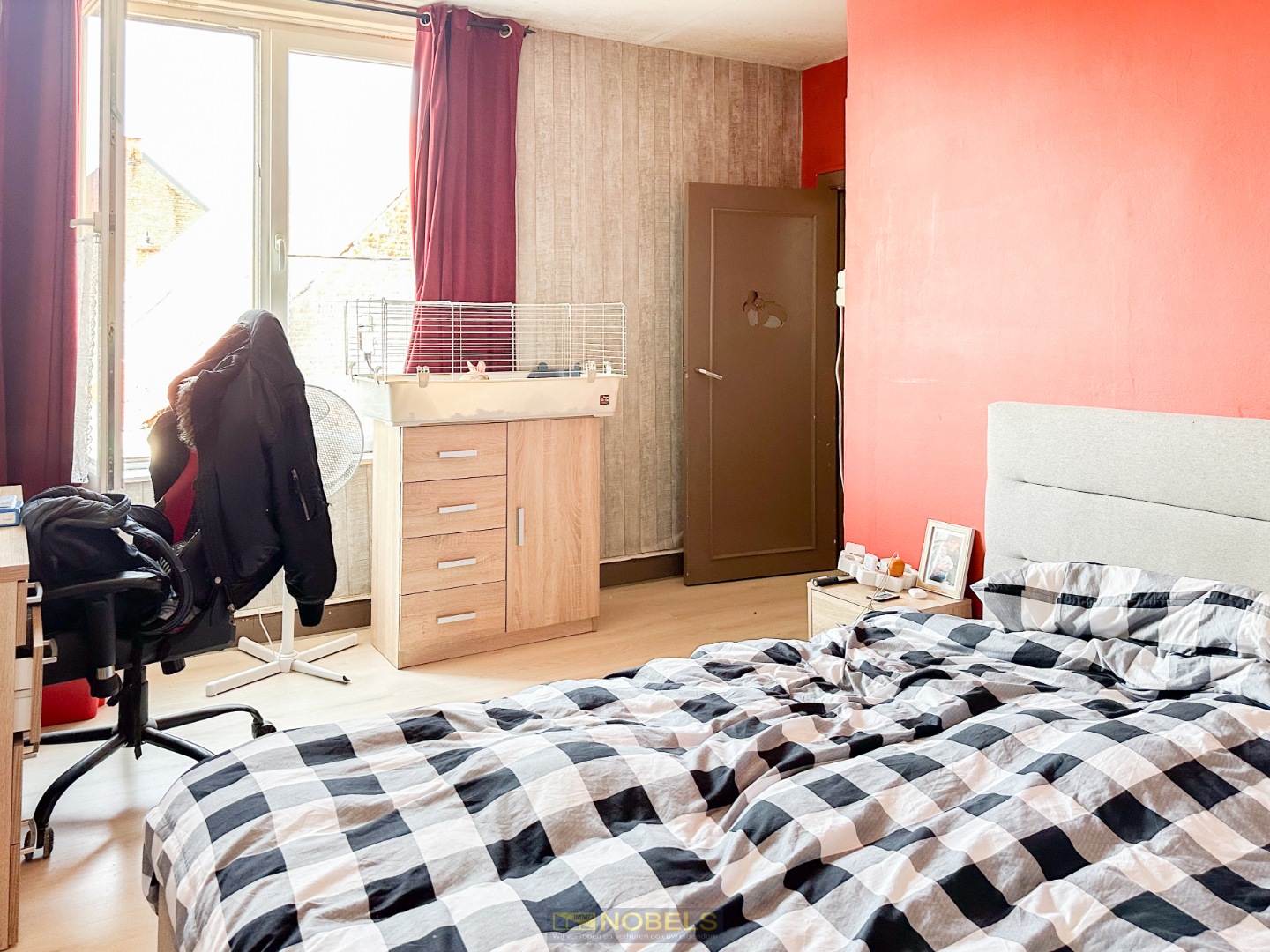 Te koop, Handelspand met ruime woonst op commerciële topligging te Amougies! - foto 5
