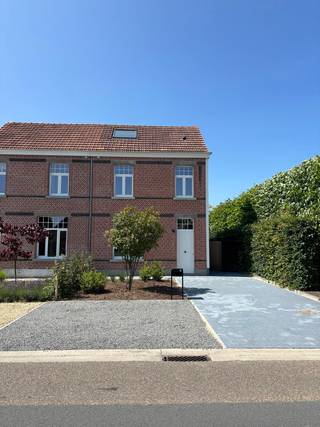 Welkom bij deze prachtige en ruime gezinswoning aan de Minderhoutsestraat 51 in Hoogstraten. Deze woning is perfect voor wie op zoek is naar...