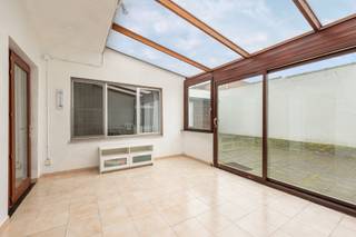 Gerenoveerd gelijkvloers comfort-appartement met 3 slpk, veranda (20 m²), grote tuin (83 m²) en dubbele garage (45 m²) – WilrijkGelijkvloers,...