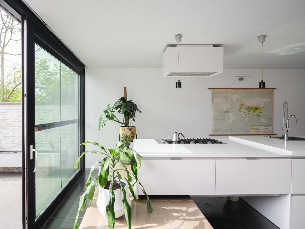 Architecturale burgerwoning naar de hand van Enplus architecten met stadstuin en polyvalente achterbouw op een boogscheut van het stadscentrum. - foto 5