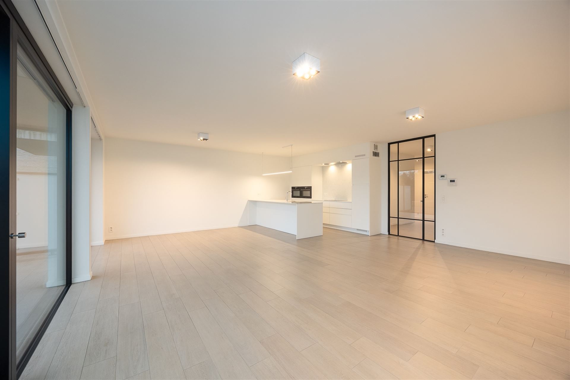 Groot appartement met 3 volwaardige slaapkamers. - foto 2