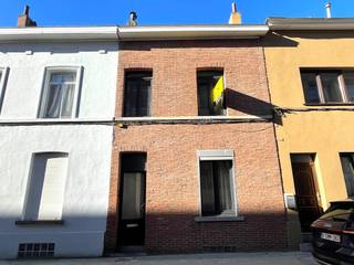 Welkom in deze charmante eengezinswoning, ideaal gelegen in het centrum van Jette, niet alleen biedt deze woning comfortabel wonen maar...