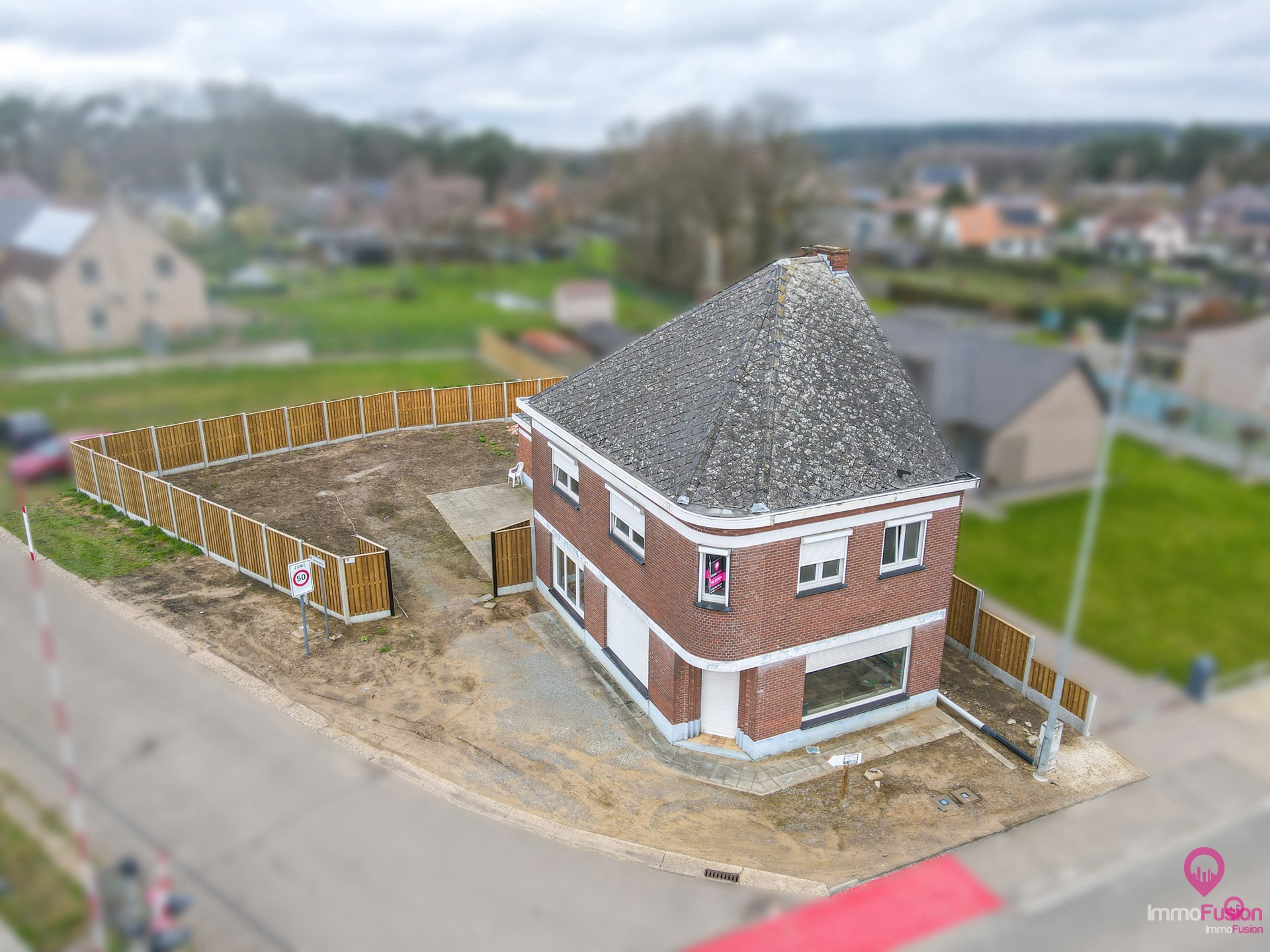 Uniek renovatieproject op centrale ligging met grote tuin! - foto 2