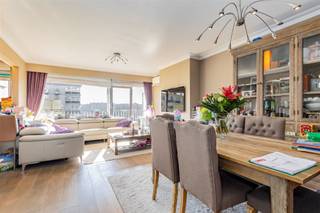 Dit appartement is gelegen op de 4de verdieping van een gebouw aan de Luitenant Lippenslaan in Antwerpen Borgerhout. Tal van winkels, het openbaar...