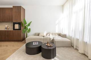 Dit stijlvol gerenoveerde appartement op de eerste verdieping bevindt zich op een centrale ligging in Antwerpen, op slechts vijf minuten fietsen...