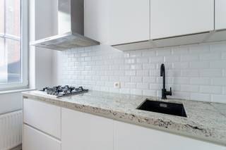 Gerenoveerd 1 slaapkamer gelijkvloersappartement op uitstekende locatie. Op wandelafstand van winkels, ziekenhuis, scholen, openbaar...