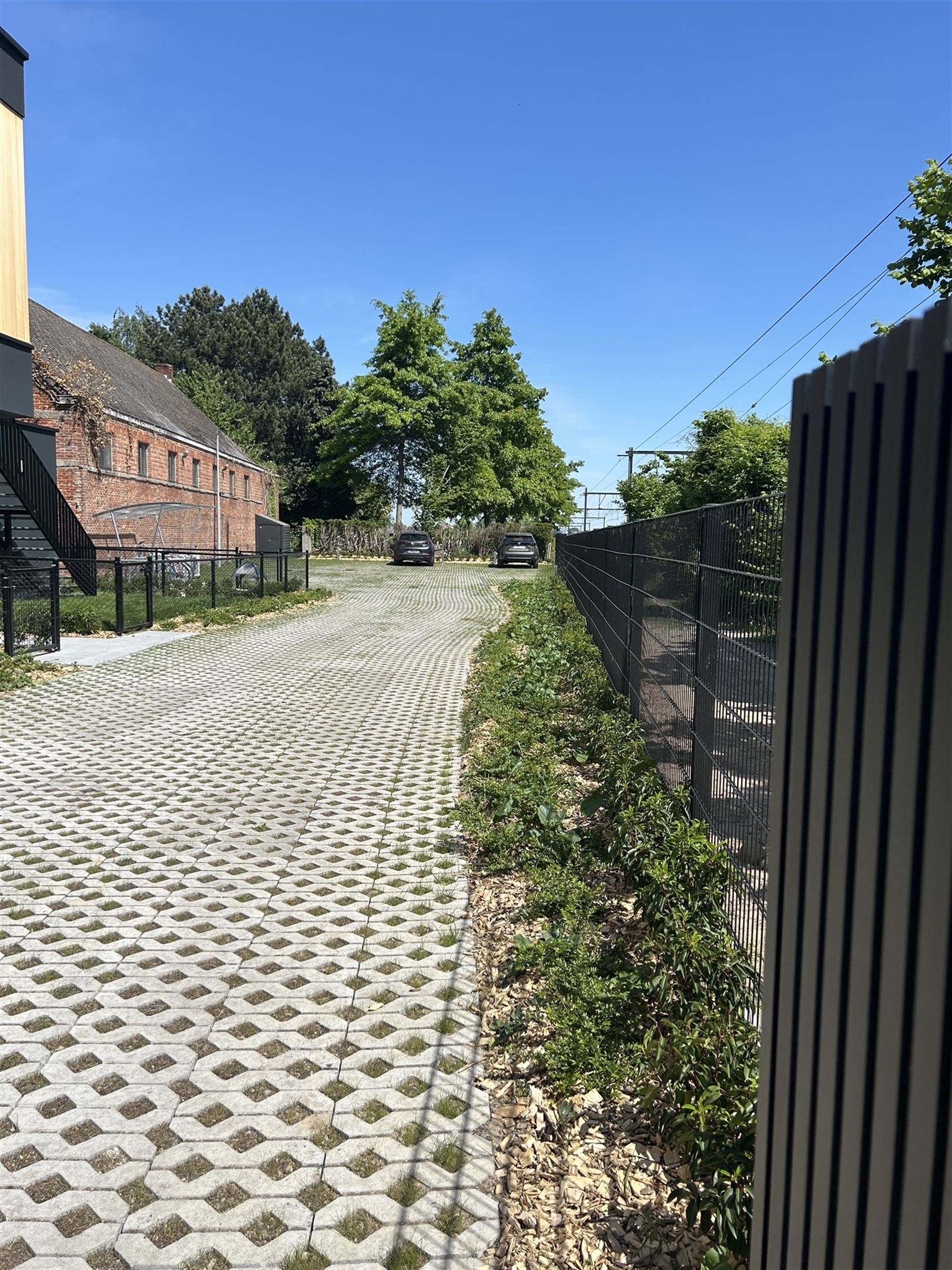 Afgesloten staanplaatsen met mogelijkheid tot elektrisch laden - foto 3