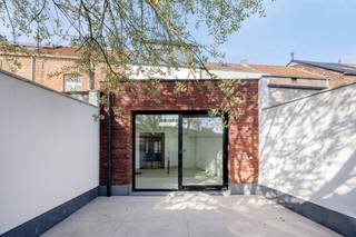 Deze woning wordt momenteel volledig gerenoveerde en bevindt zich vlakbij het centrum van Tienen.De woning wordt in 2026 volledig vernieuwd. De...