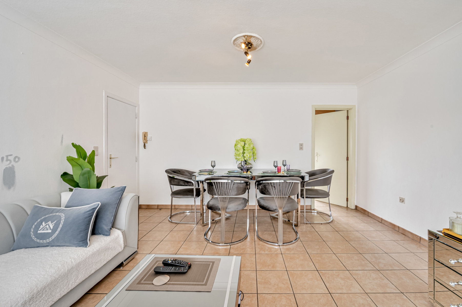 Op te knappen appartement met 2 slaapkamers en terras - foto 3