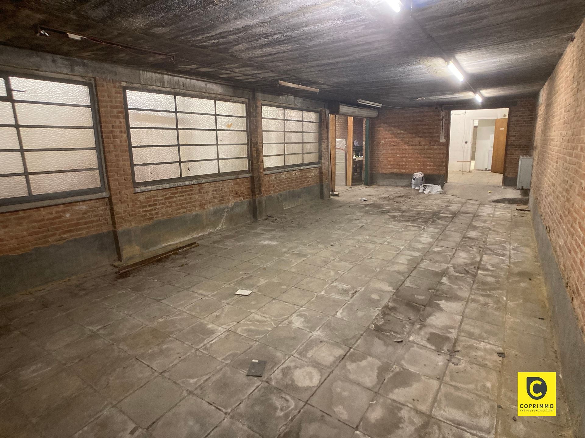 Magazijn met bureel op toplocatie! - foto 5