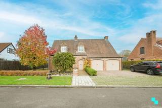 Deze gezellige, instapklare eengezinswoning met vier slaapkamers en dubbele inpandige garage, is gelegen op een perceel van 648 m² en beschikt...