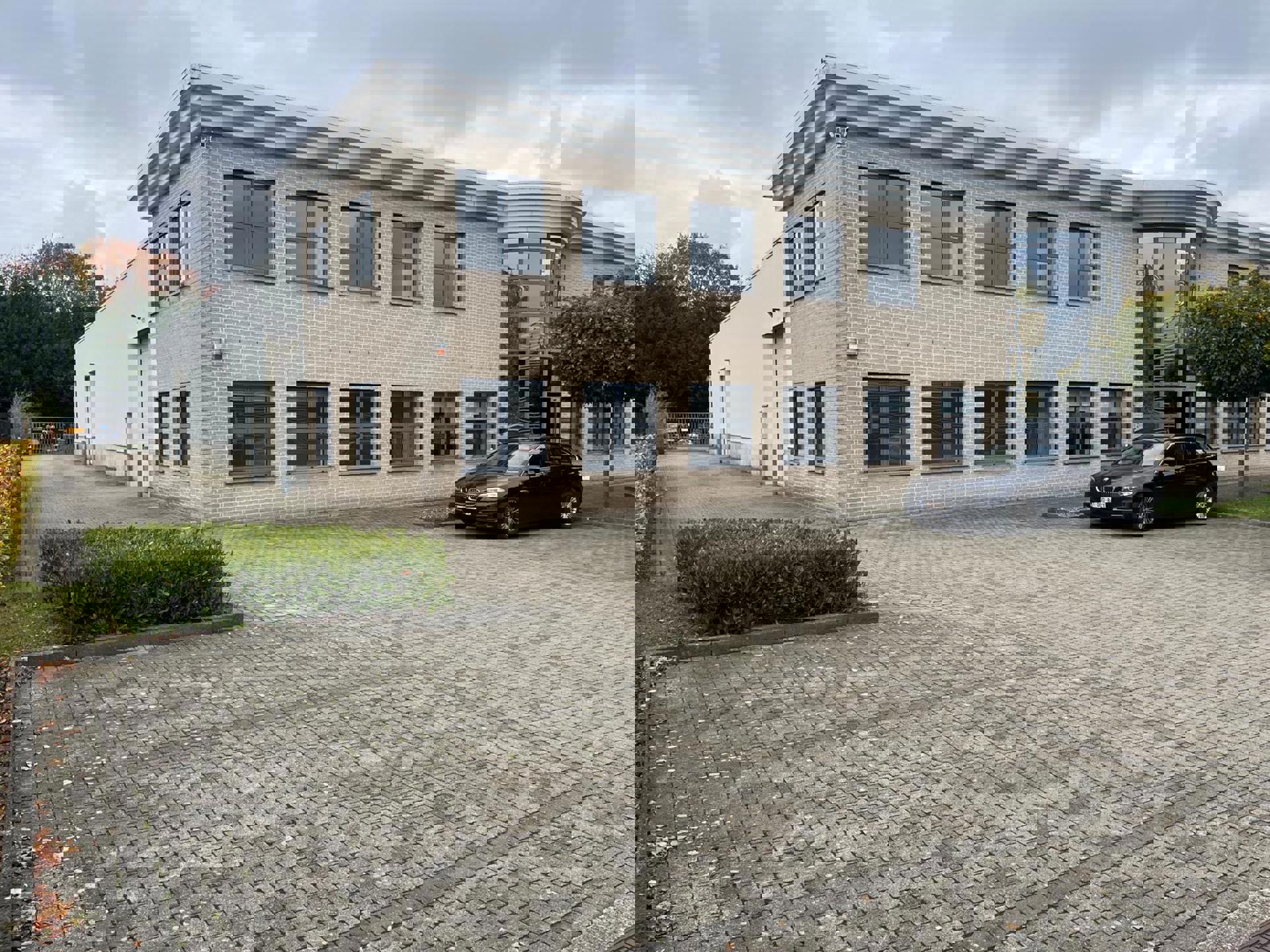 Kontich: magazijn met mezzanine en kantoorruimte - foto 1