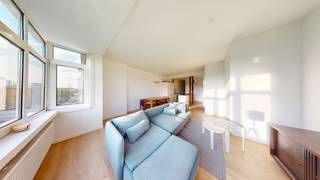 Smaakvol gerenoveerd en volledig gerenoveerd appartement op wandelafstand van de Meir en het Centraal Station.Indeling: Uiterst zonnige zuidwest...