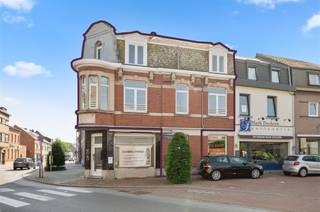 Discover this affordable, move-in ready apartment with balcony, excellently located on Frans Reyniersstraat, in the heart of quiet Hombeek (zone...