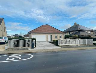 Deze charmante open bebouwing in het landelijke Aaigem combineert het beste van twee werelden: wonen in alle rust, met toch een vlotte...