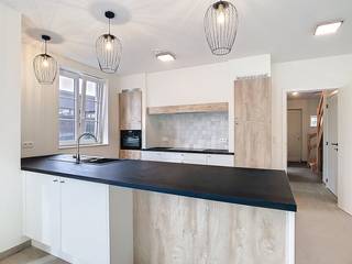 Deze charmante halfopen bebouwing (BEN-woning) combineert landelijke stijl met moderne duurzaamheid. De woning biedt vier ruime slaapkamers,...