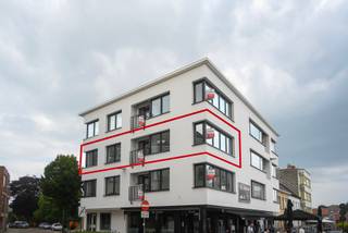 Dit gebouw aan de Markt in Gistel onderging een metamorfose!Het appartement gelegen op de tweede verdieping werd volledig gerenoveerd met zeer fijne,...