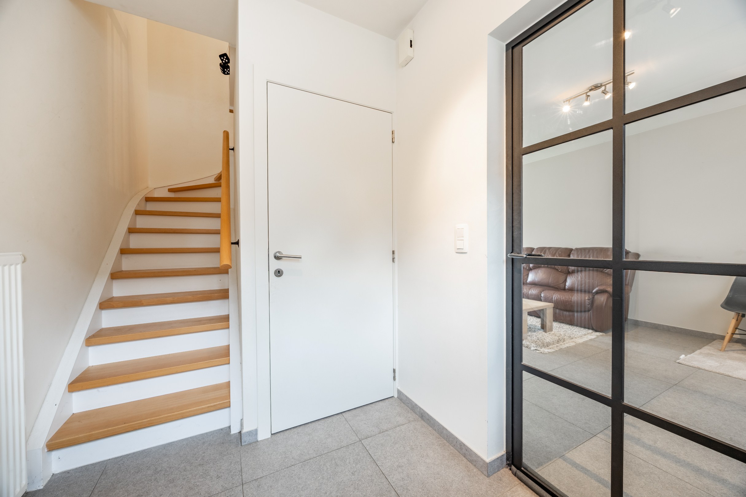 RECENTE GEZINSWONING MET GARAGE - foto 2