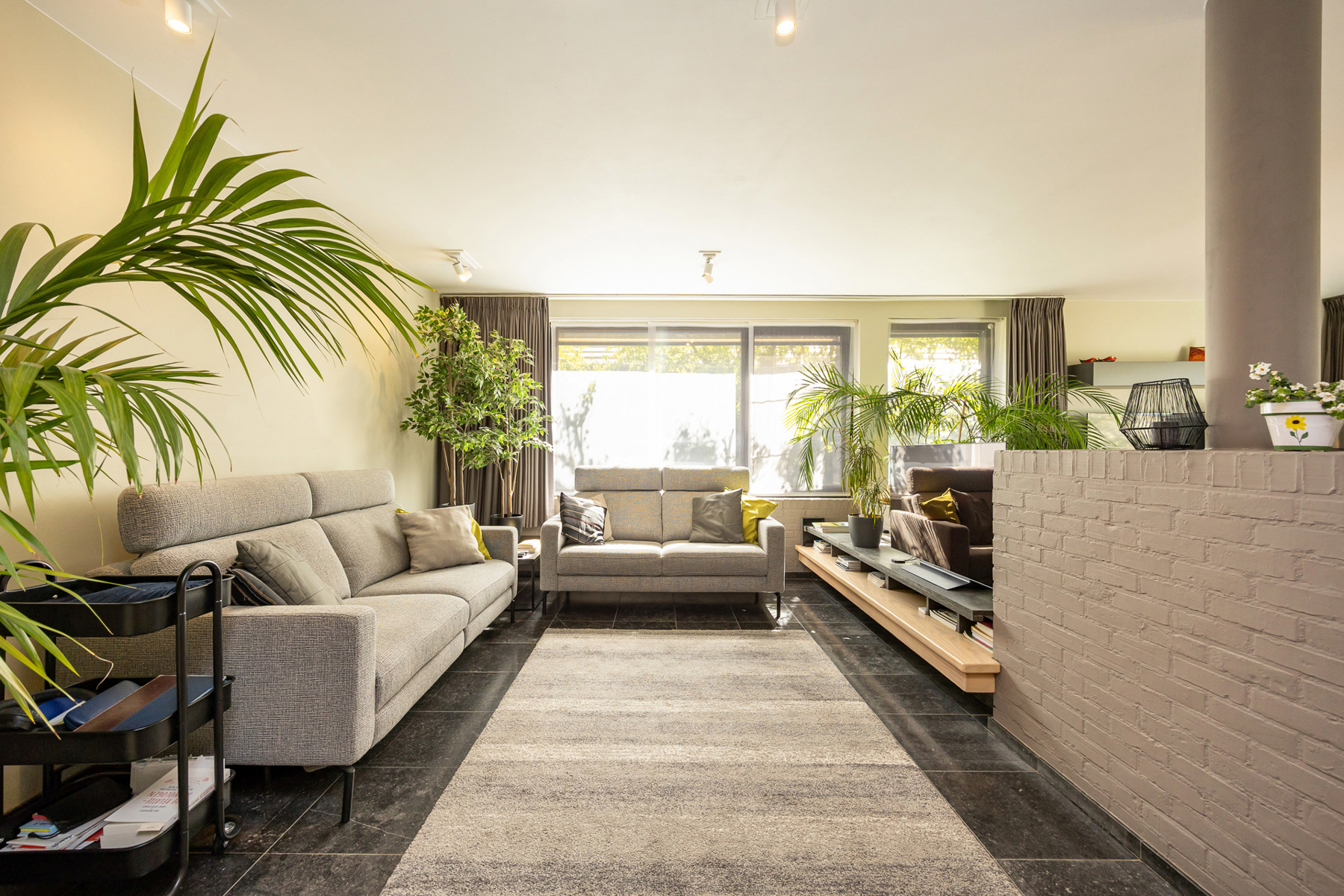 Ruime gezinswoning op een perceel van ca 675 m² in een doodlopende straat. - foto 4