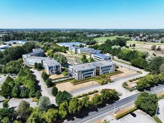 Projectgrond : gebouw op maat in het KMO Park "Cesar Business Park", gelegen in Bornem. Deze kmo projecten zich binnen de gouden driehoek Antwerpen...