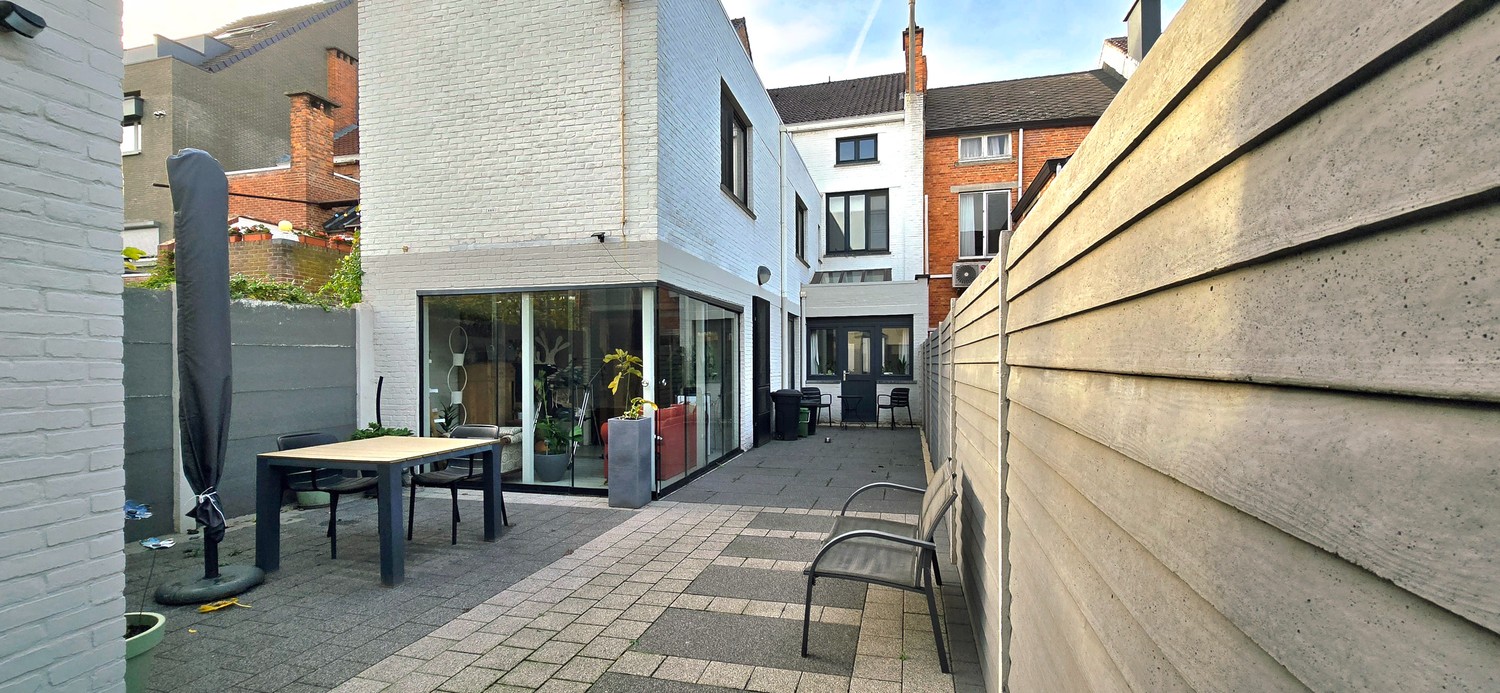 Charmant herenhuis met 5 slaapkamers te koop in Hasselt - foto 2