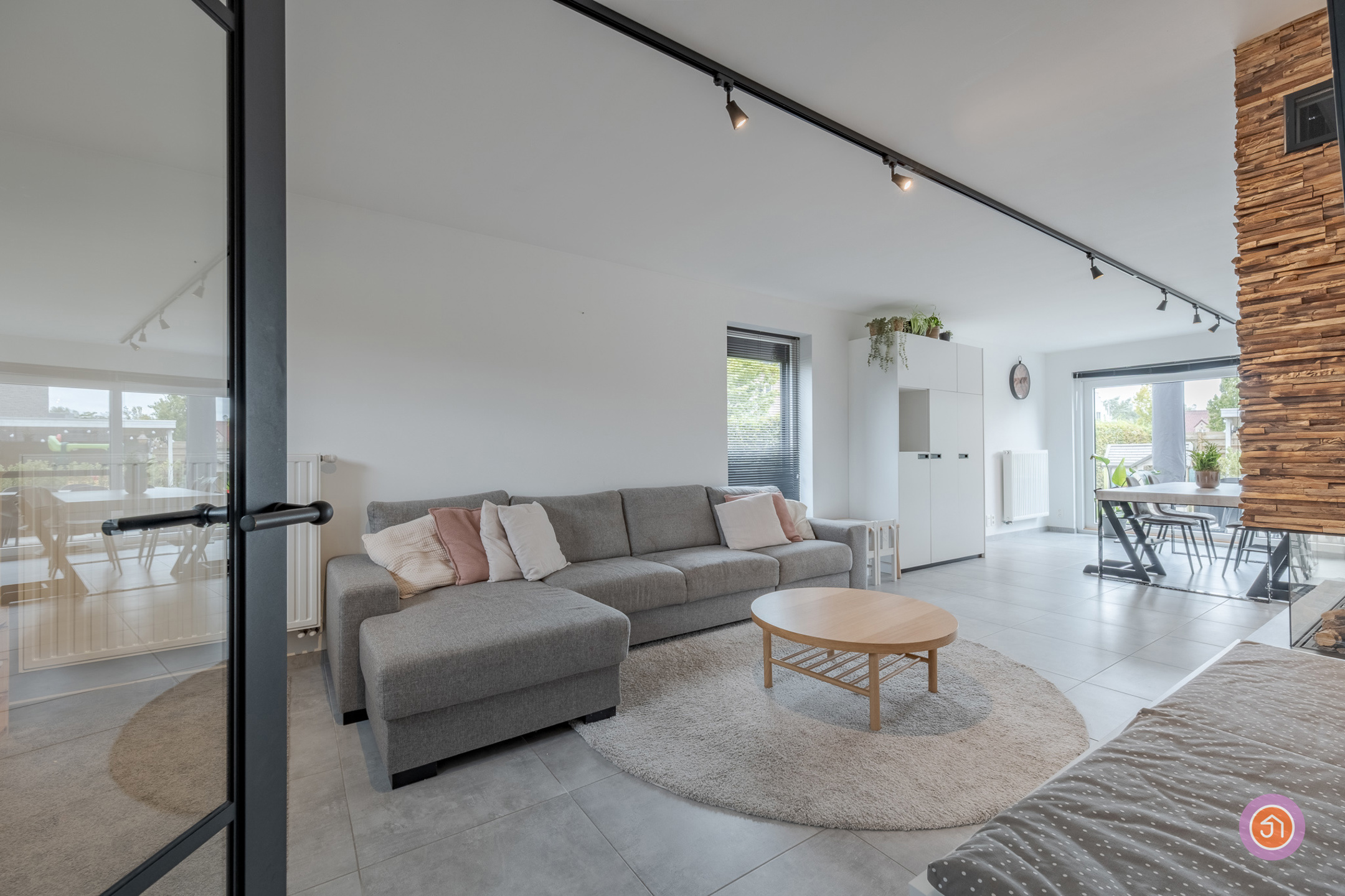 Halfopen nieuwbouwwoning in een rustige woonwijk - foto 1