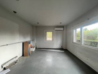 HANDELOp zoek naar een praktijkruimte, studio, kantoor? Deze ruimte beschikt over een kitchenette en apart toilet. Ideaal voor...