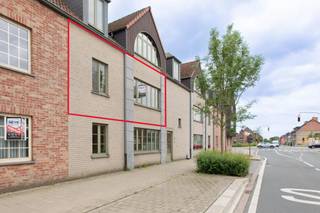 <p>Recent appartement met lift, terras en twee autostaanplaatsen te Kalmthout-Achterbroek! Het energiezuinige appartement bevindt zich op de eerste verdieping en bevat o.a. een lichtrijke leefruimte met kwalitatieve keuken, twee slaapkamers, een ingerichte badkamer, een groot terras en een dubbele autostaanplaats! EPC 103 (label B)</p>